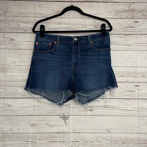 Levi's High Rise Shorts Size 32‎